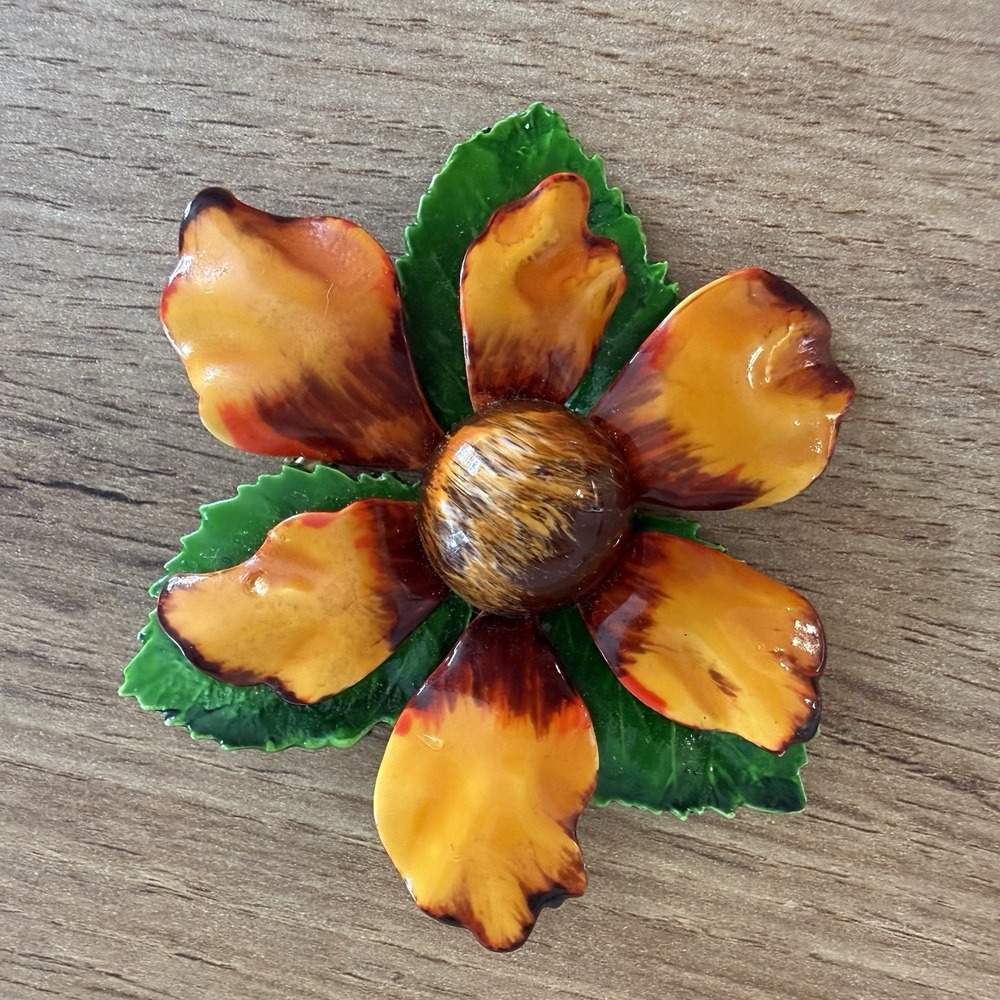Vintage 1960' s Orange Enamel Metal Daisy Flower Brooch Pin Green Leaves